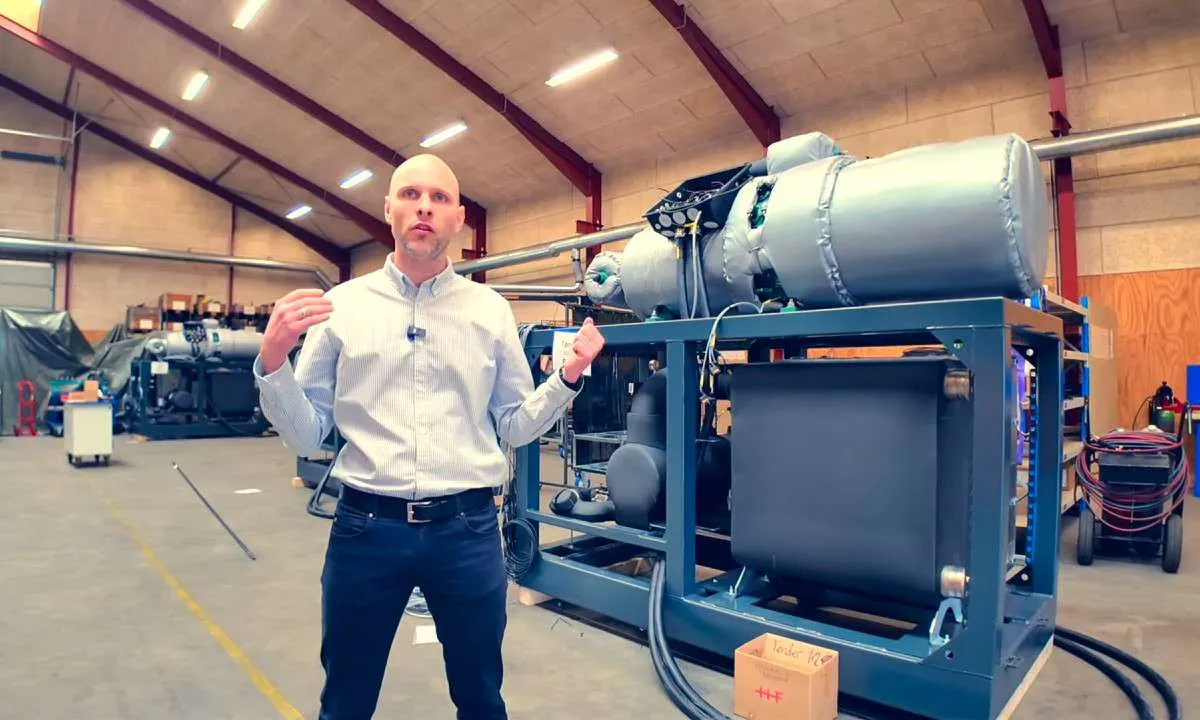 Fenagy Shows Off 3MW CO<sub>2</sub> Heat Pump Rack and New 1MW Isobutane Heat Pump in Exclusive Factory Tour Video